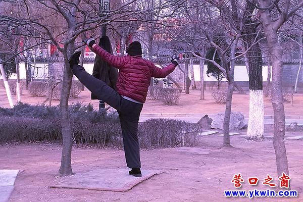 營口楞嚴寺公園：如此鍛煉不文明