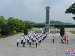 在鲅魚(yú)圈烈士陵園……